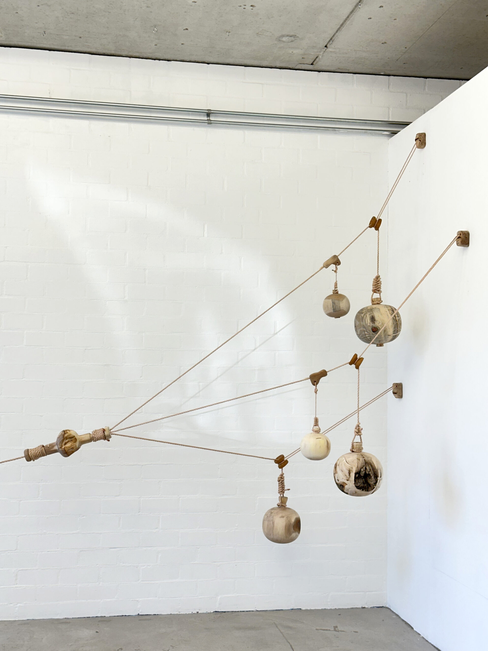 Detail:
MAURICE MEEWISSE
Celestial Machine # 13 | 2025
Wood: (Currant/Prunus, Ash, Wallnut, Maritime Pine, Linde, Chestnut, Elm.) Basalt. Rope.
H 275 x W 370 x D 180 cm