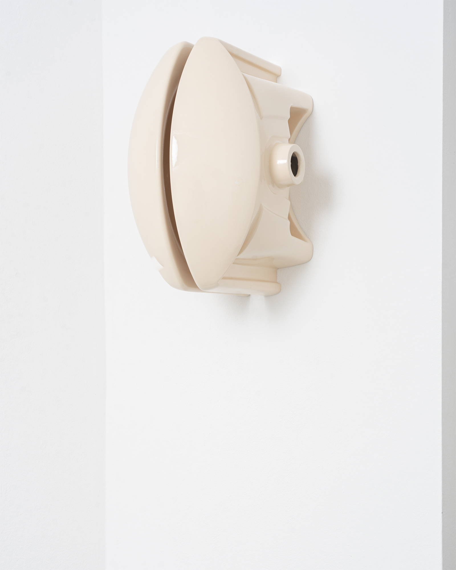 Emma Adler, Softshell (57.110), 2020, Ceramics, paint and lacquer