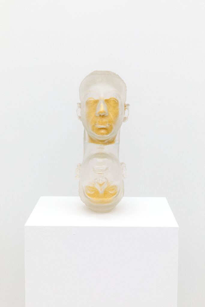 Hourglass head