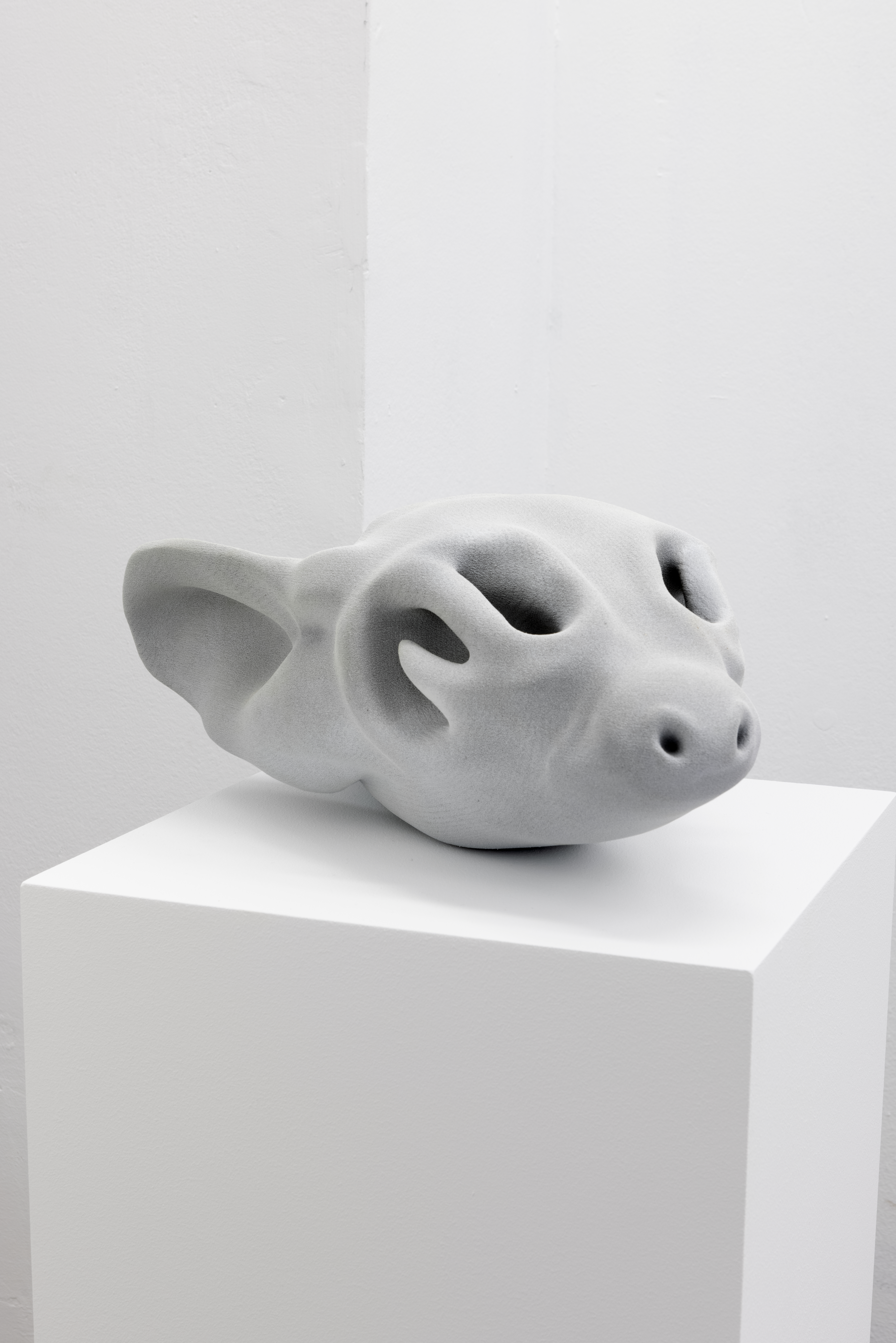 Mary-Audrey Ramirez, Rotting Head, 2023, 3D printed sand, 41 × 30 × 22 cm, Edition of 3+1 AP, Photo: Tamara Lorenz