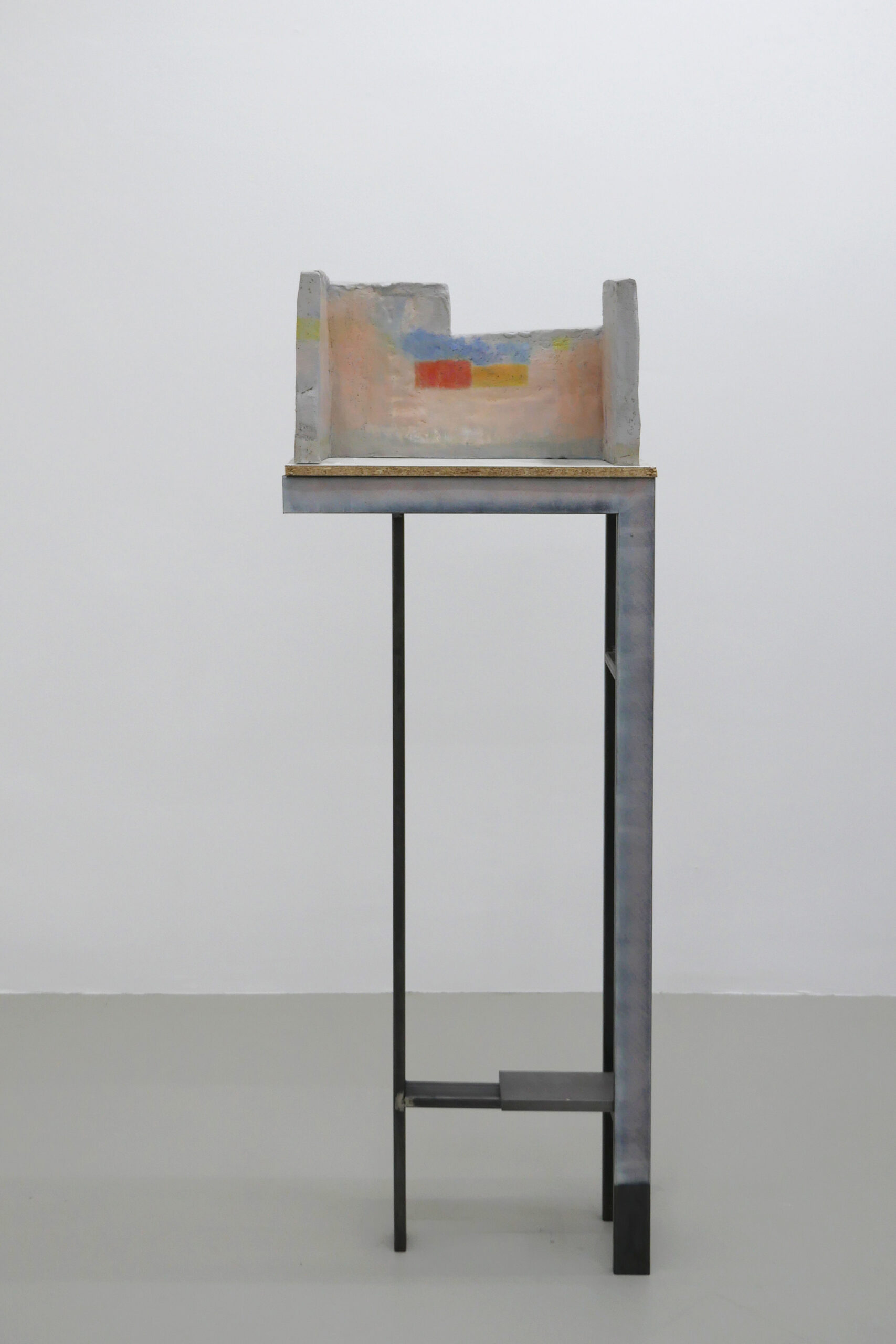 Ulrike Schulze	Junge im Hof (Boy in the Yard)	2021	
painted ceramic, painted chipboard, polished, lacquered steel	
total 163,5 x 58,5 x 21 cm