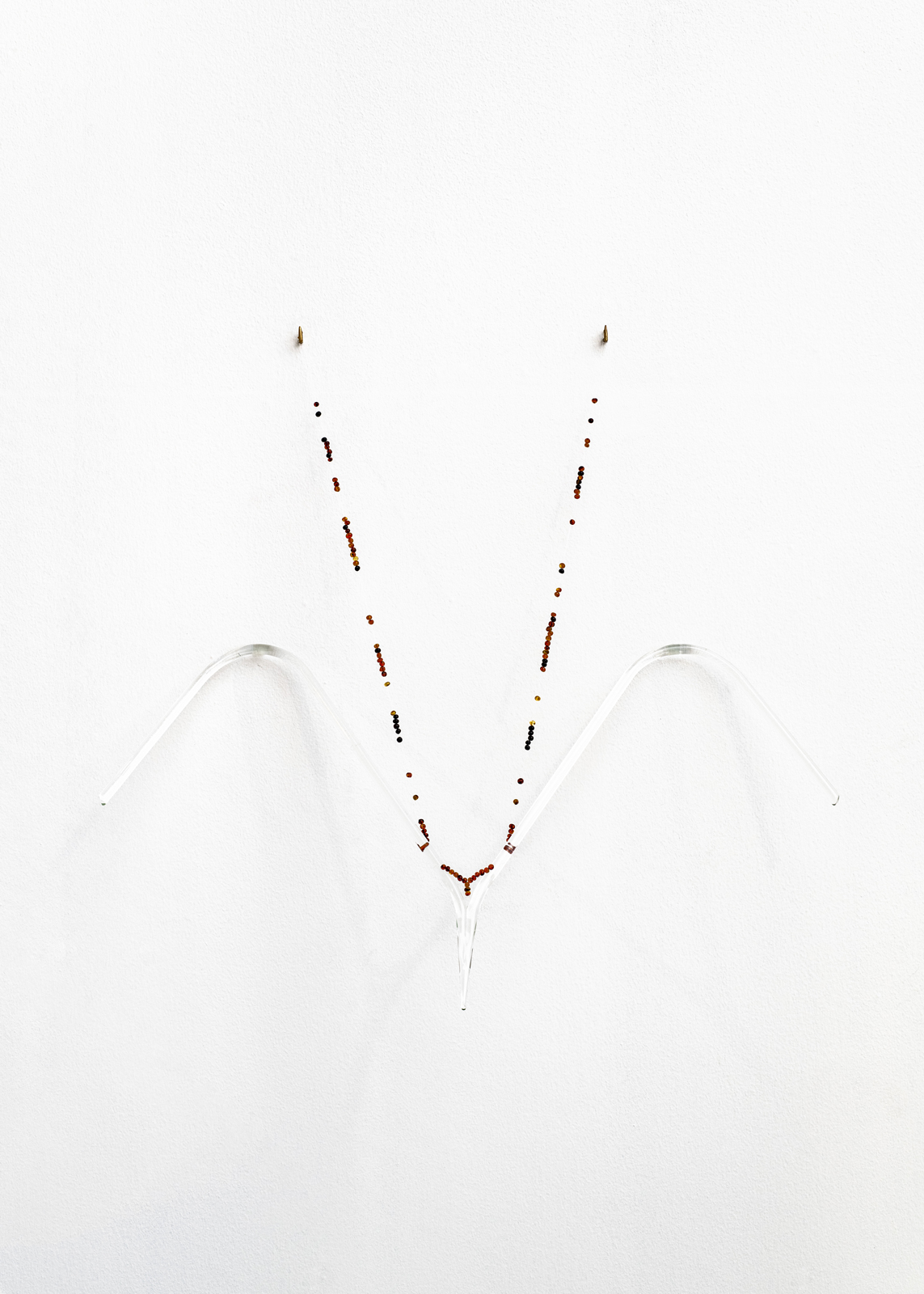 Sabine Mirlesse, Elektrod no 8, 2025 Baltic amber, borosilicate glass, sculpted brass hooks, fishing line, Unique, 48 x 45 cm.