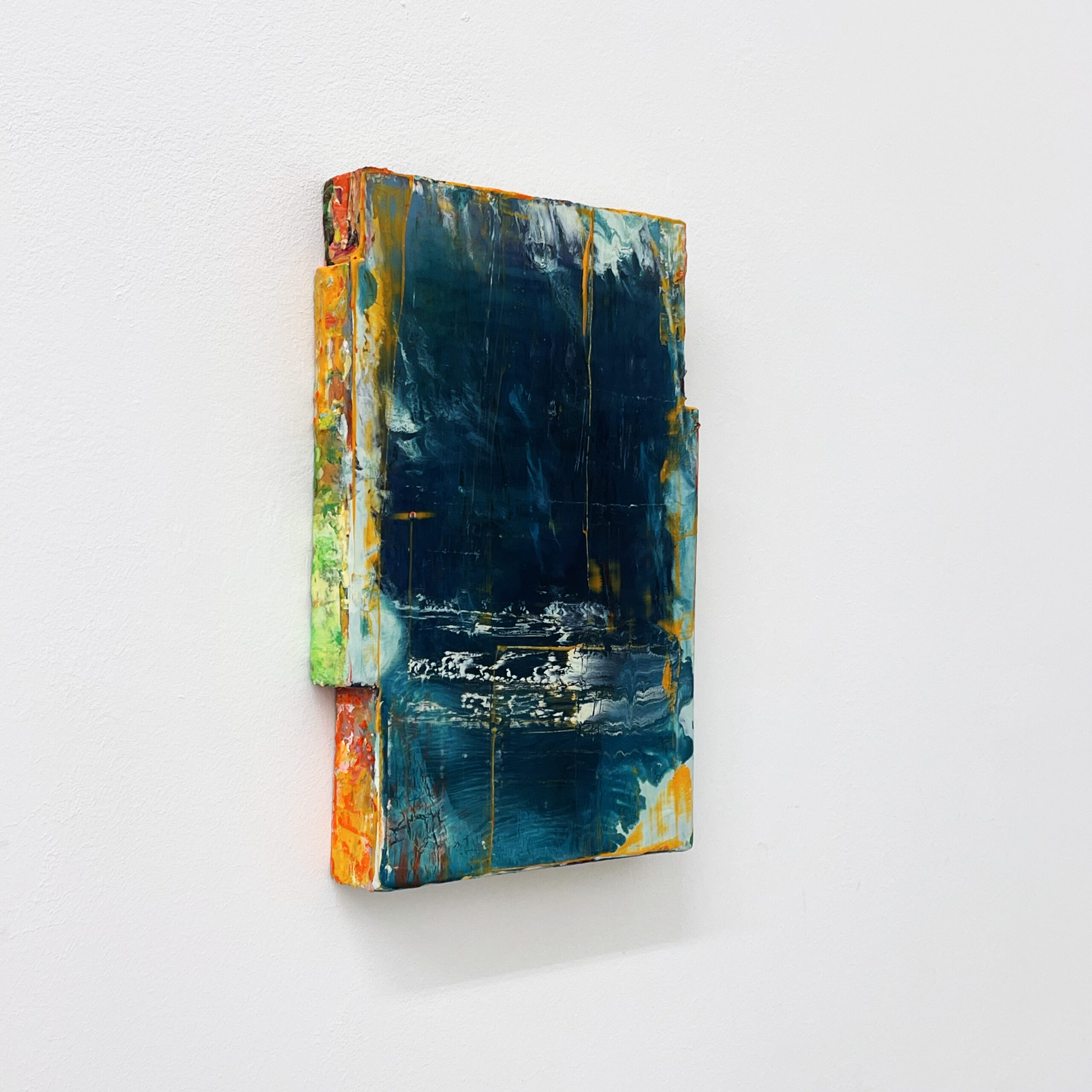 Elisabeth Vary	Untitled	
2009	
Oil on cardboard	25,8 x 16,8 x 2,8 cm	
VAR_008_VH