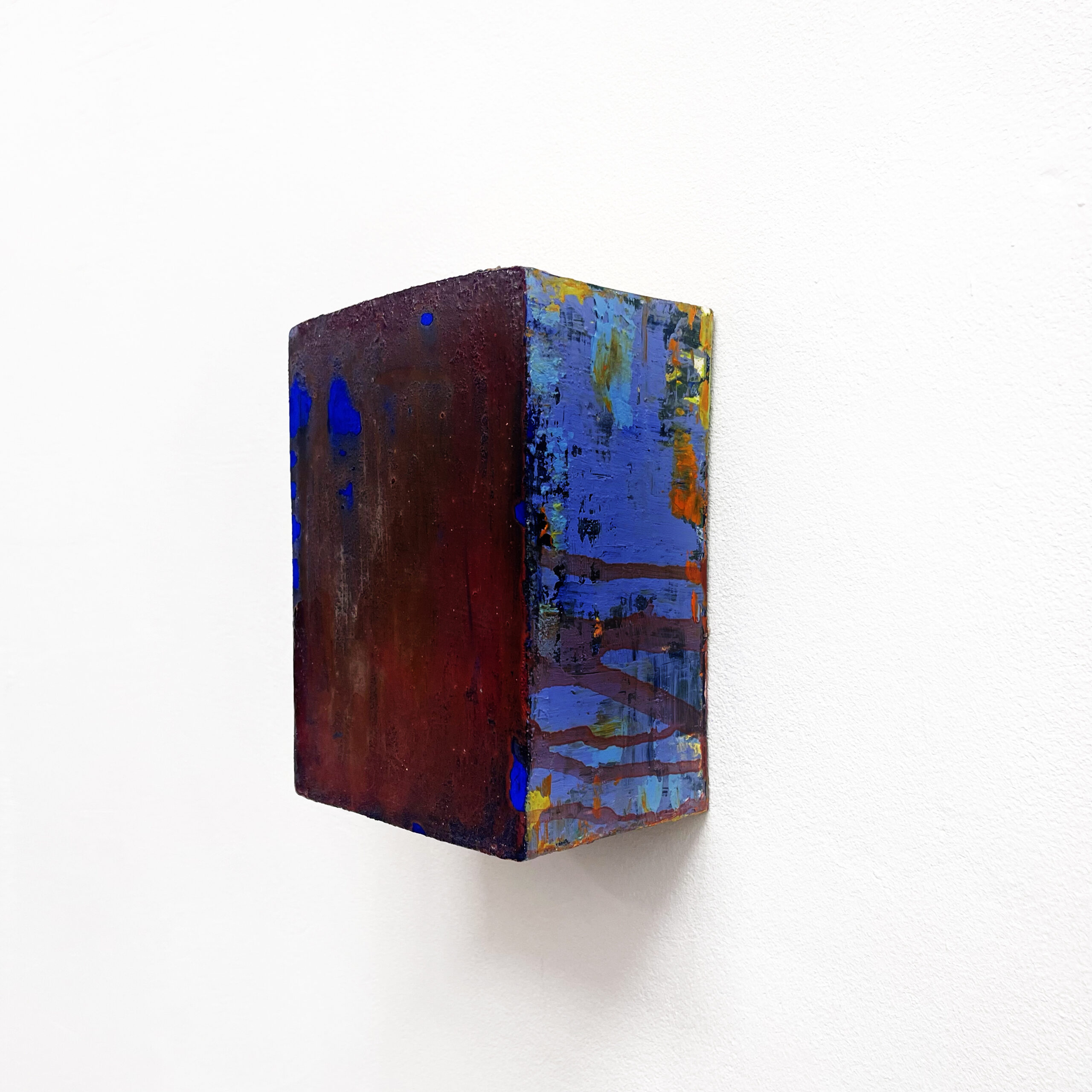 Elisabeth Vary	Untitled	
1990	
Oil on cardboard	18,8 x 13,4 x 9,2 cm	
VAR_022_VH