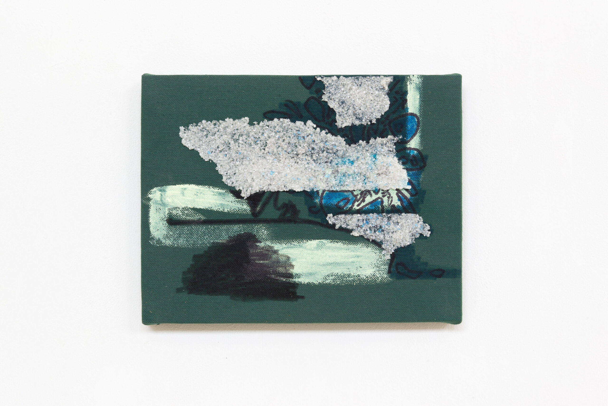ISO #200, 2025
Poudre de verre, sable, colle de peau de lapin sur toile, 20 x 26 cm Glass powder, sea sand, rabbit glue on canvas, 8 x 10 inches