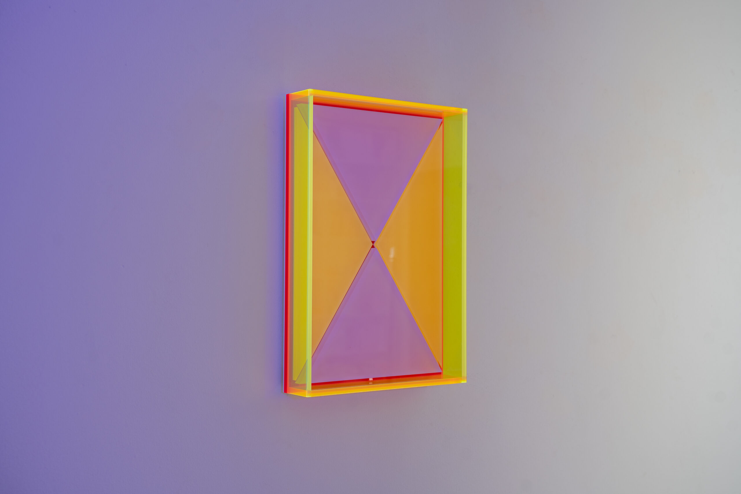 Schumann 2025 Colormirror cape luminescence green yellow brussels fluorescent acrylic glass 40x27,5x6 cm SIDE 1