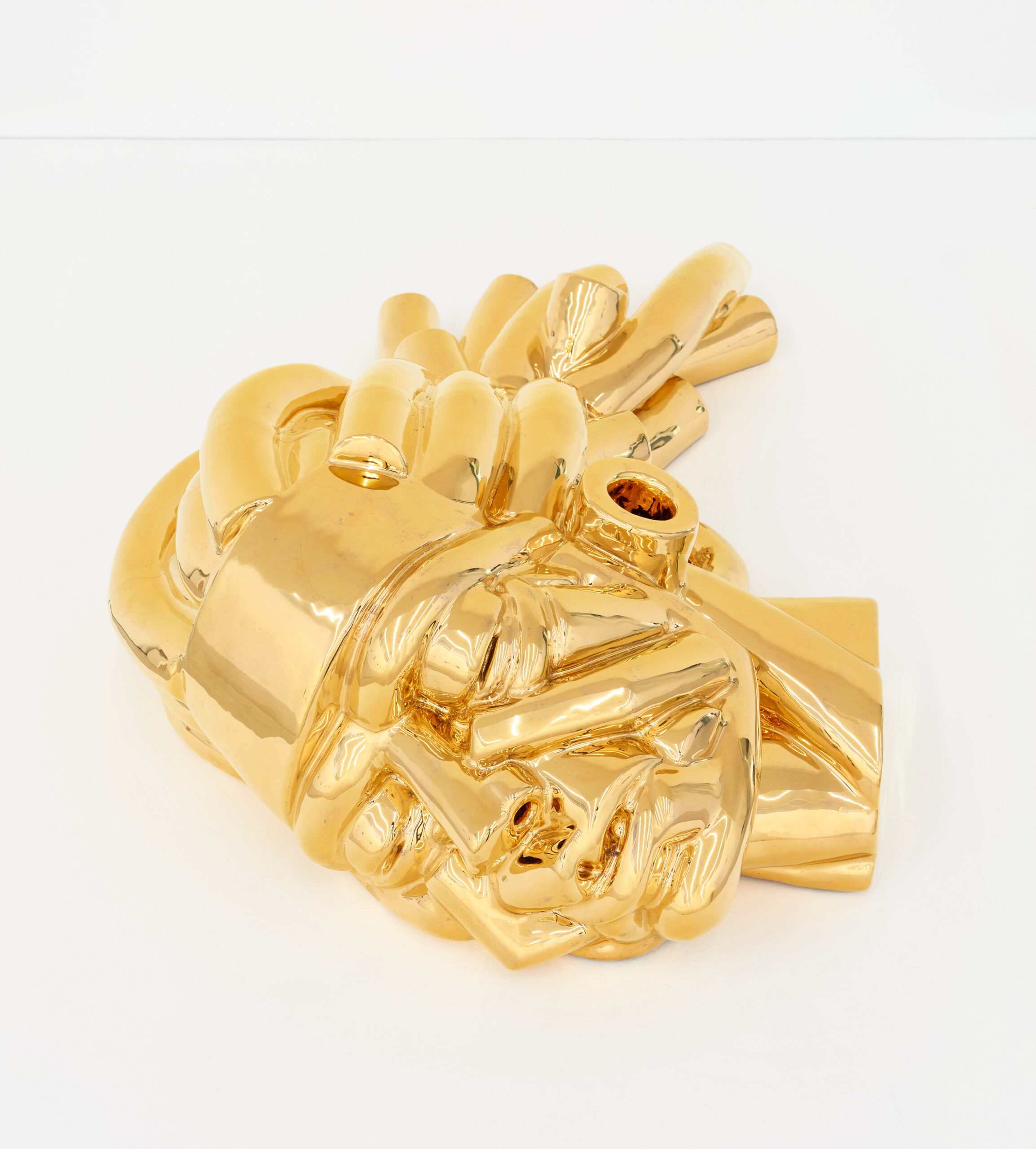 Victor Fotso Nyie, Veglia, 2023, glazed ceramic and gold, 22 x 60 x 42 cm