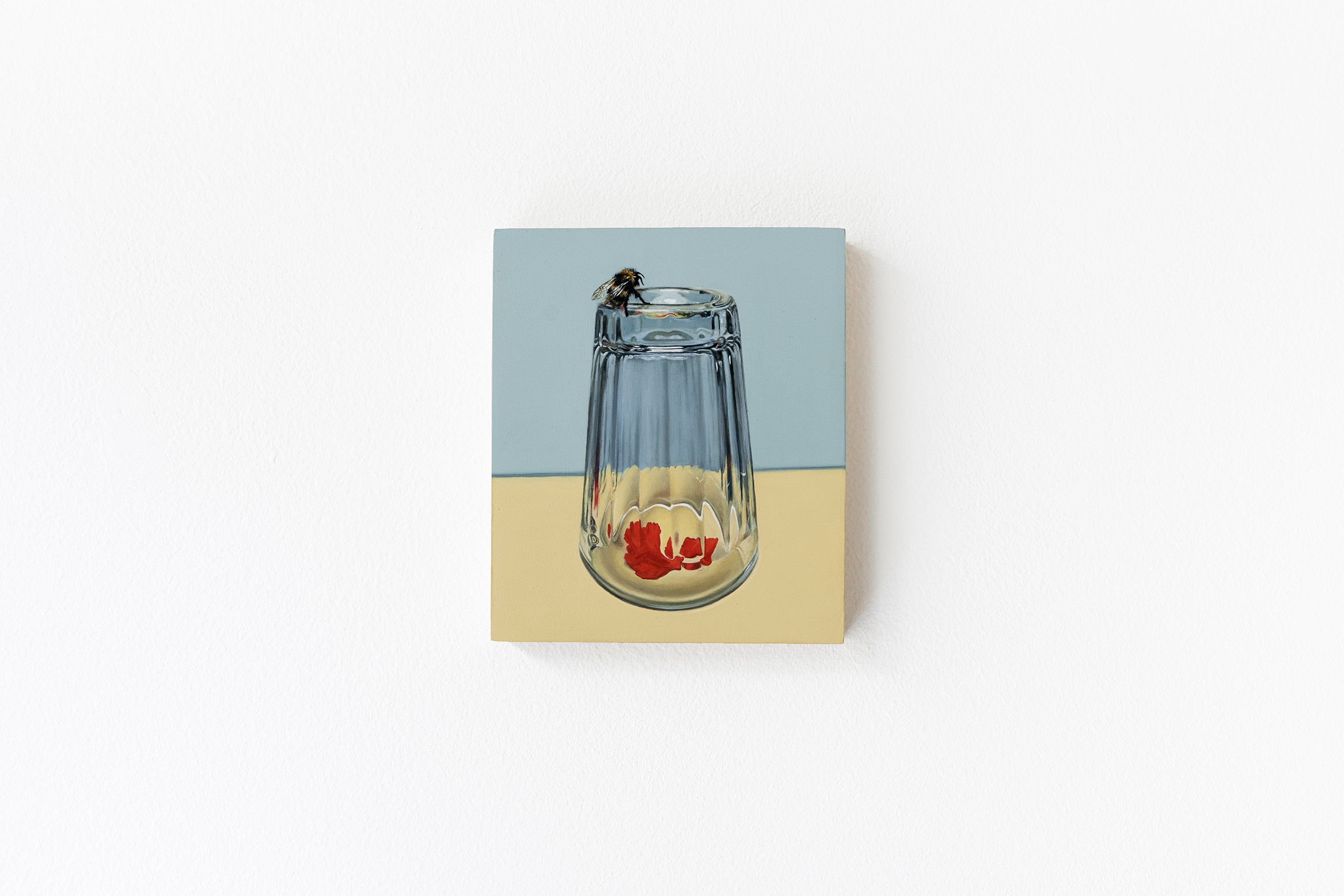 Francisca Valador, Vermelho-atração, 2024, oil on stainless steel, 14 x 11.5 x 2.5 cm