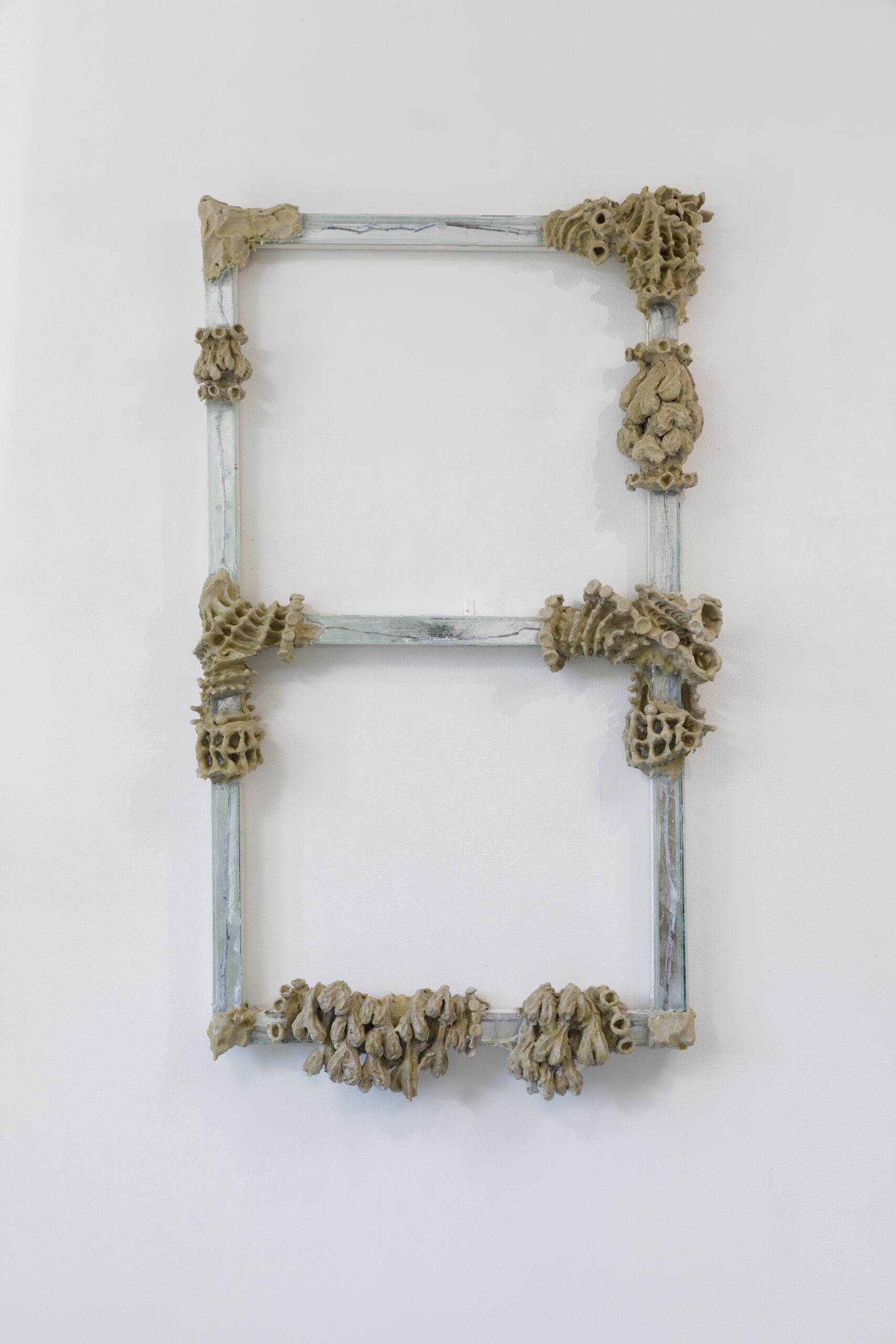 Benjamin Francis, 
Opaque Window, 2025.
Clay, mirrors, glass, latex, kit and wood.
125 x 75 x 15 cm
Photo by Django van Ardenne