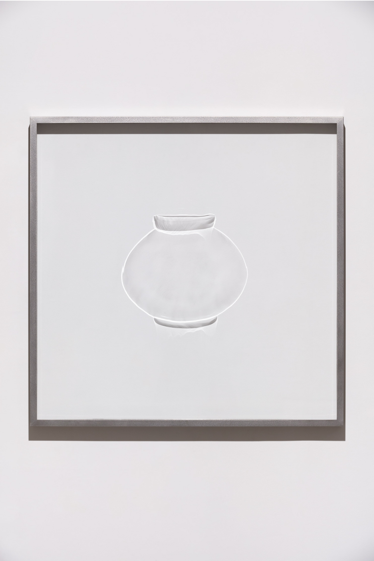 Sangmin Lee
Blue-and-White Porcelain Jar with Peony Design (Joseon Period), 2024
Engraved glass, framed
103 × 104 × 6 cm