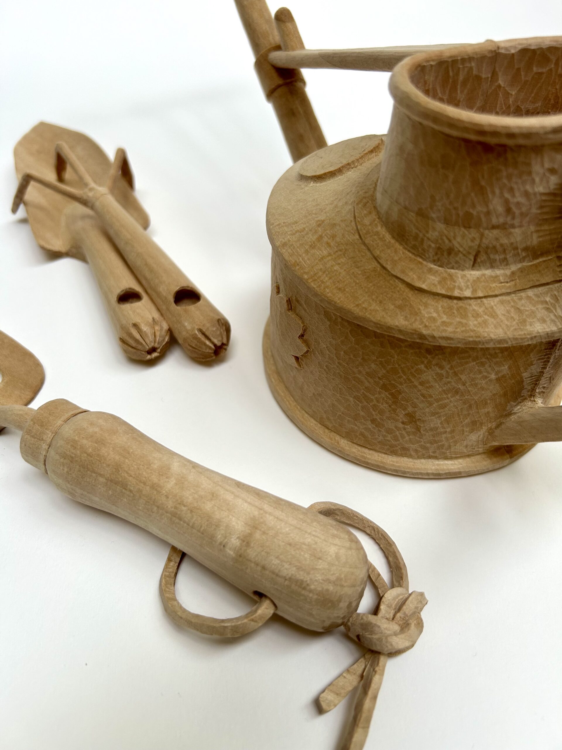 Inti Hernandez, Anticipation of Spring, Carved wood (linden wood), 40 x 30 x 14,7 cm, 2025