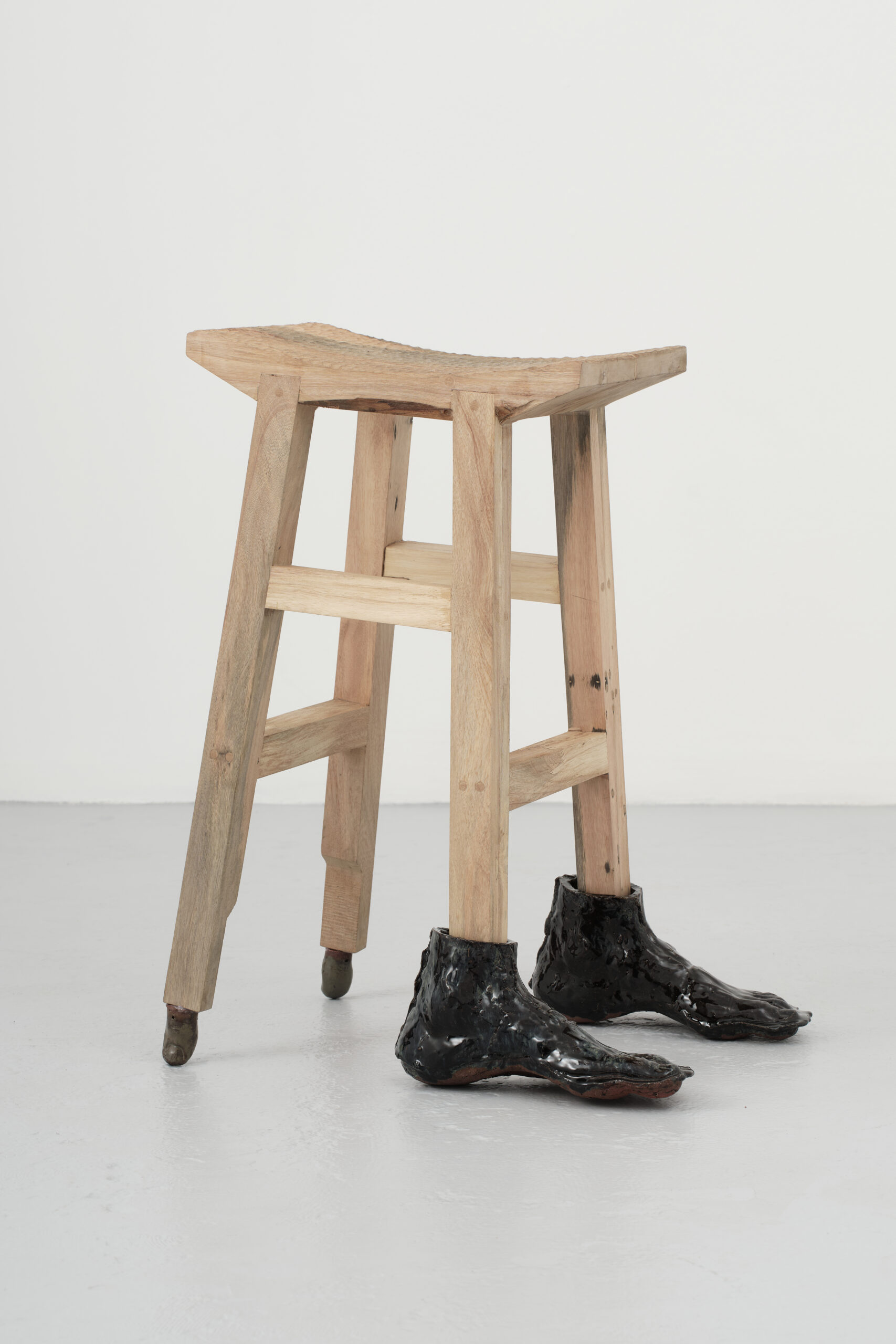 Luìs MS Santos
Seat of power: Parliament
2025
Natal mahogany, and glazed ceramic 68.5 x 40 x 34.5 cm