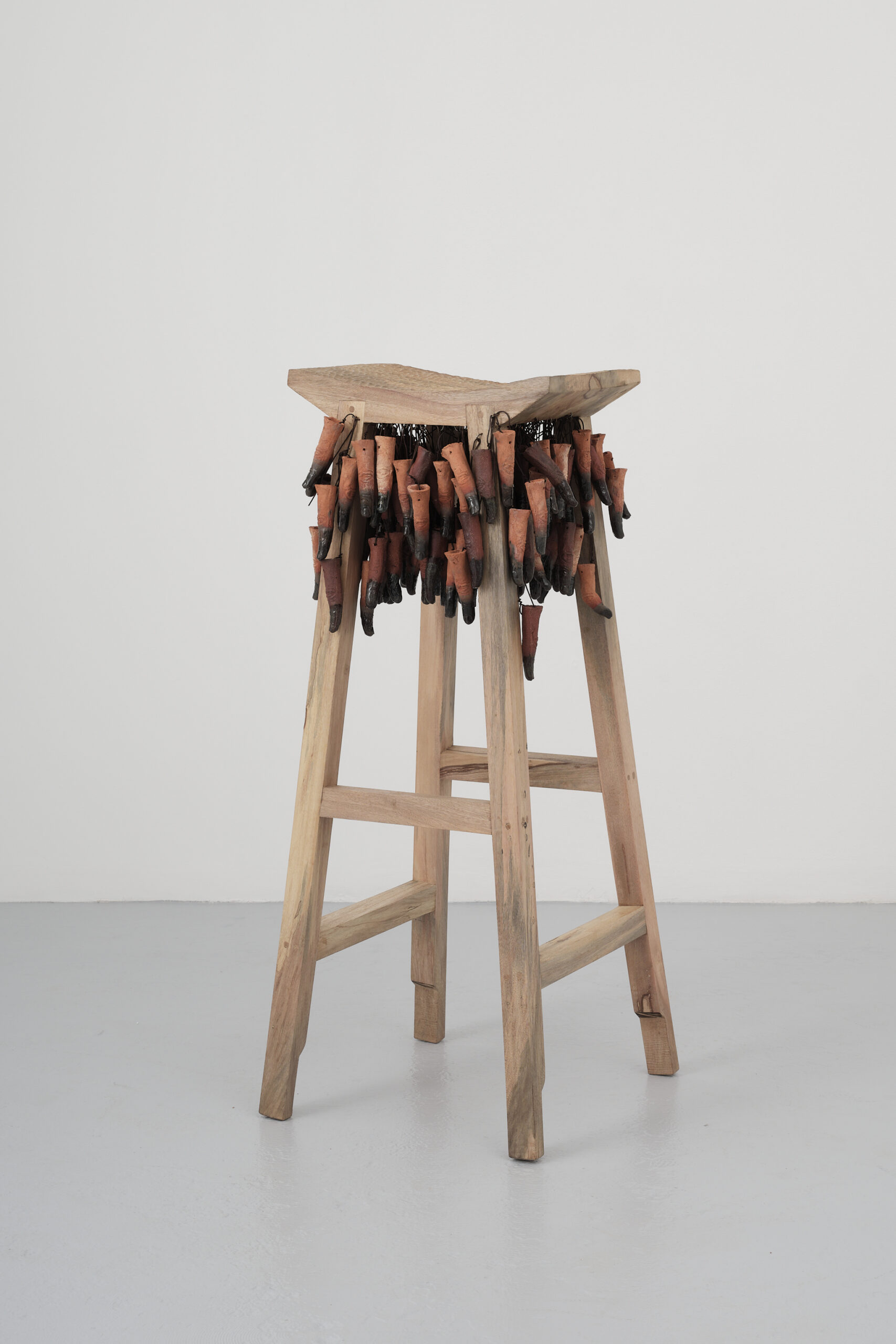 Lu&igrave;s MS Santos
Seat of power: Democracy
2025
Natal Mahogany, and glazed ceramic 103 x 47 x 47 cm