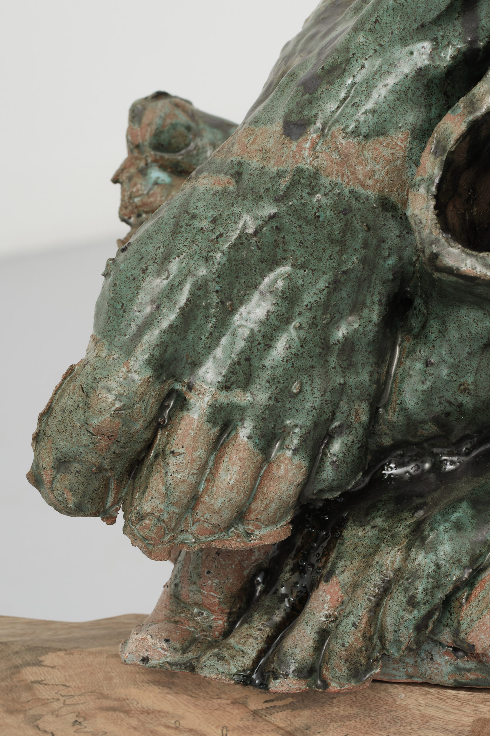 Luìs MS Santos
Seat of power: Revolution
2025
Natal mahogany, and glazed ceramic 50 x 42.5 x 30 cm
(Detail 1)