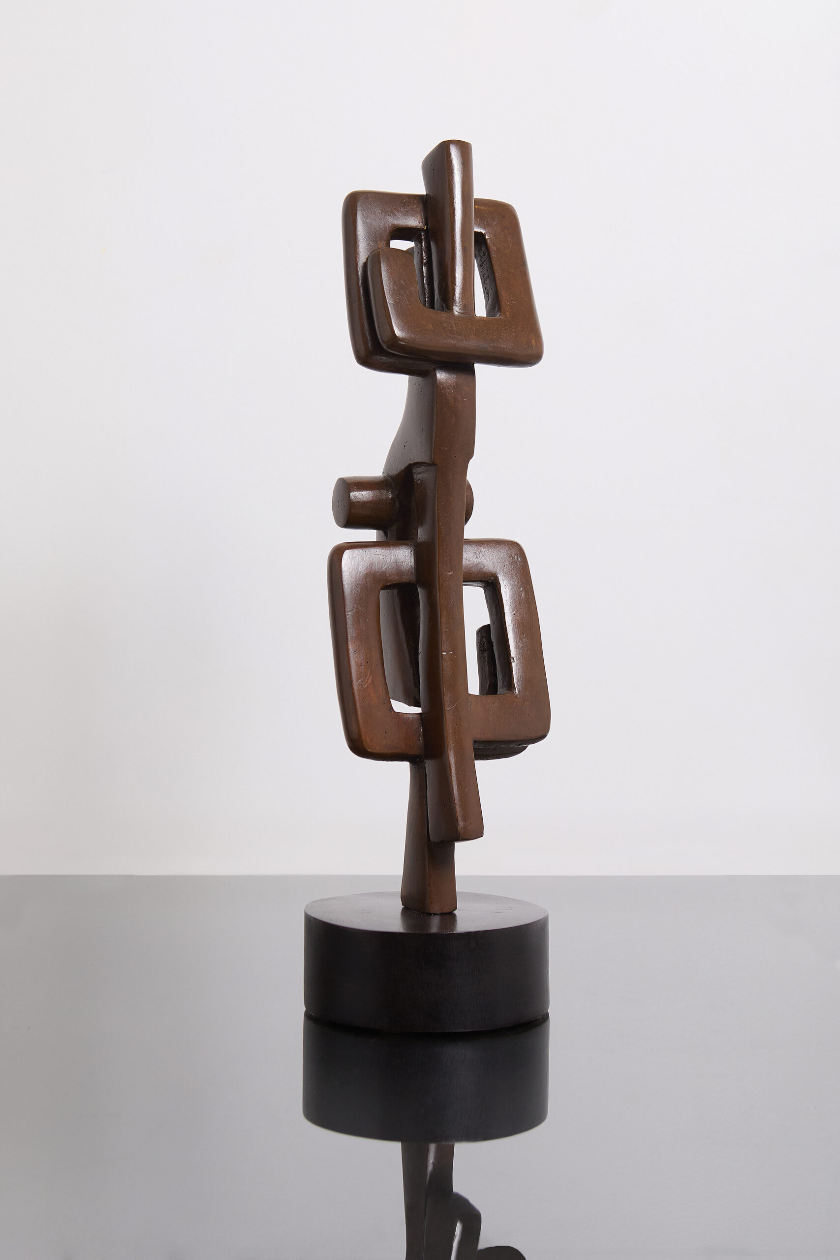 Kun-Nassiri, 2021, Lost wax bronze, 54 x 13 x 10 cm 
©monaawad