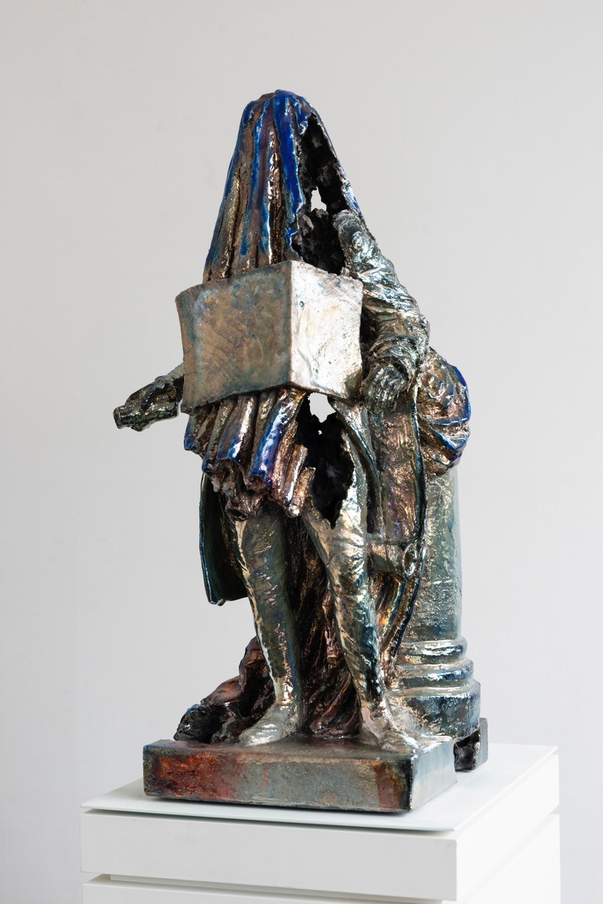 Anne Wenzel, House of Fools - Kabinett der Eitelkeiten (Milligan), Raku technique ceramics, 69x33x30 cm